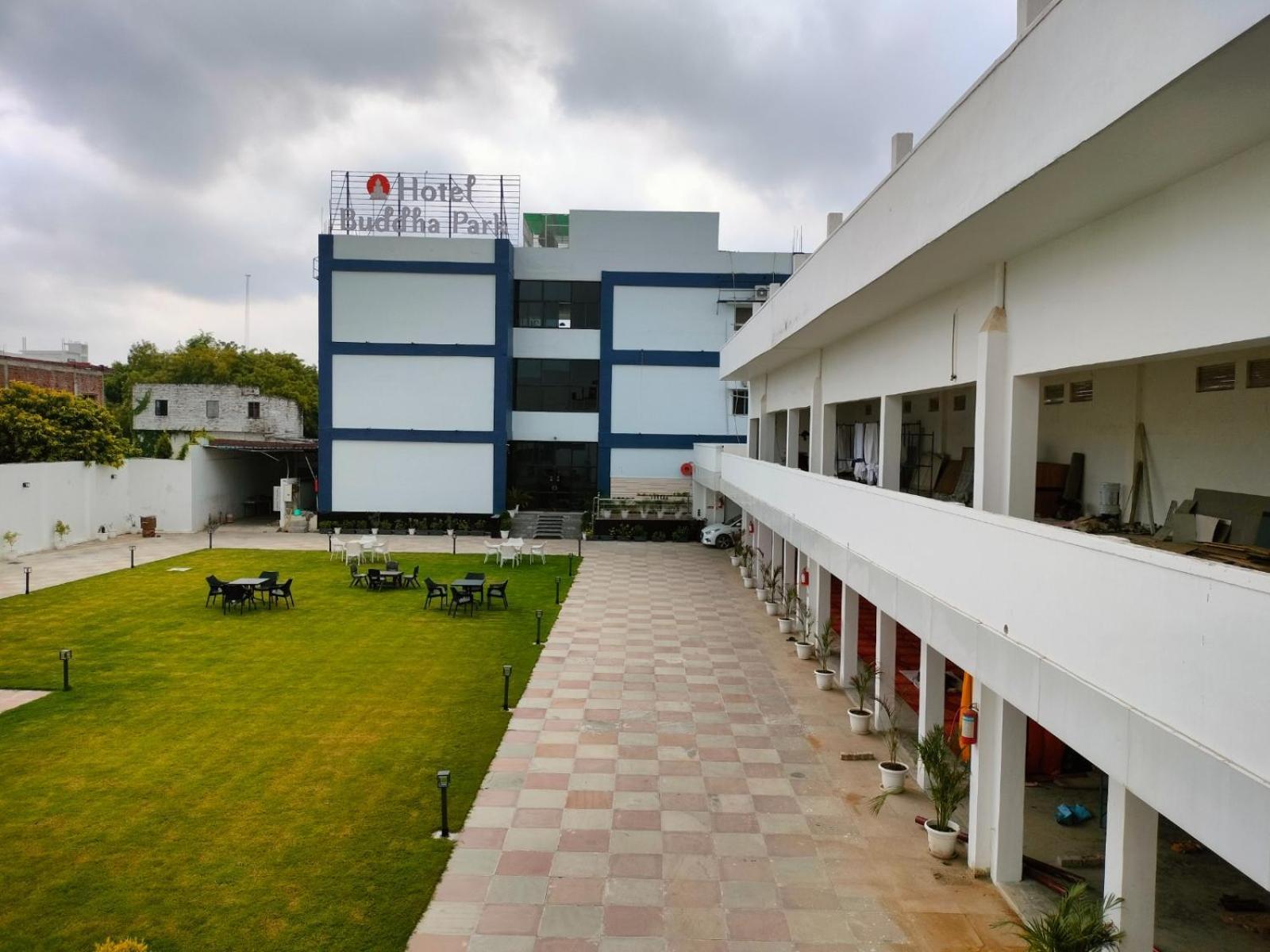 Hotel Buddha Park near Sarnath, Varanasi Bagian luar foto