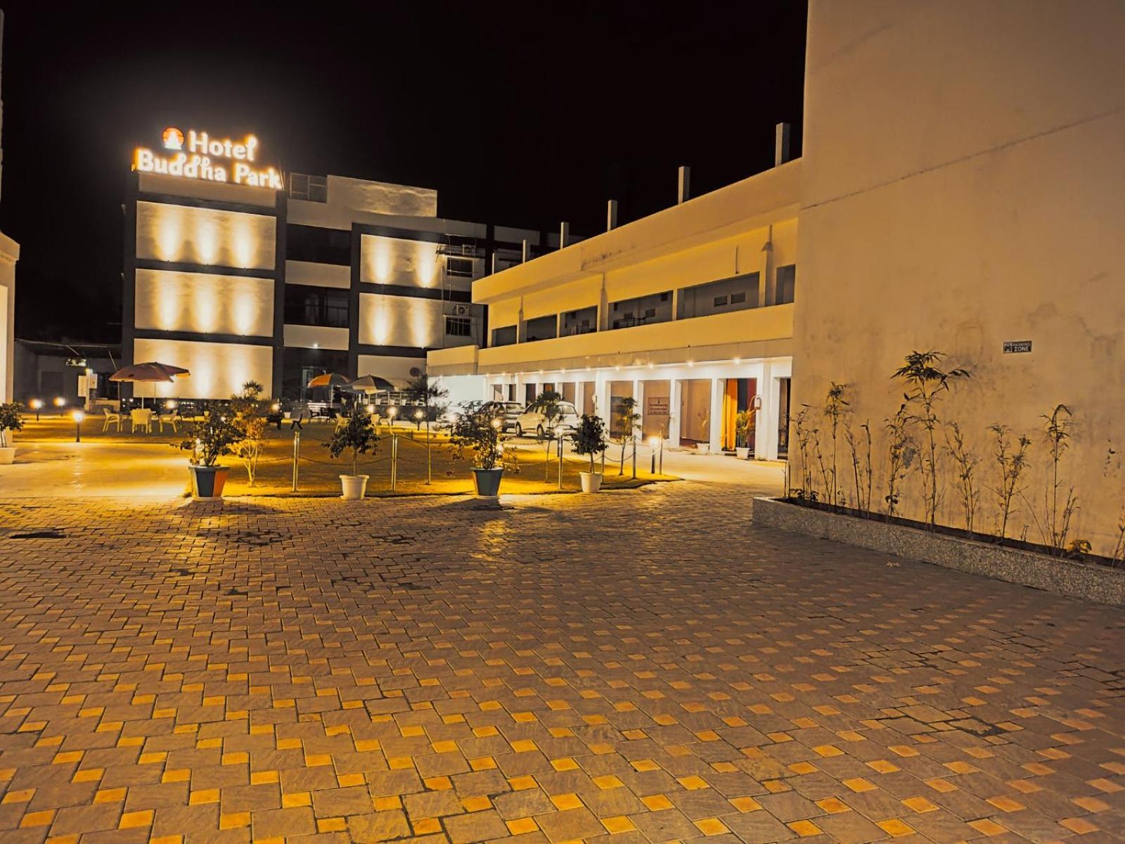 Hotel Buddha Park near Sarnath, Varanasi Bagian luar foto