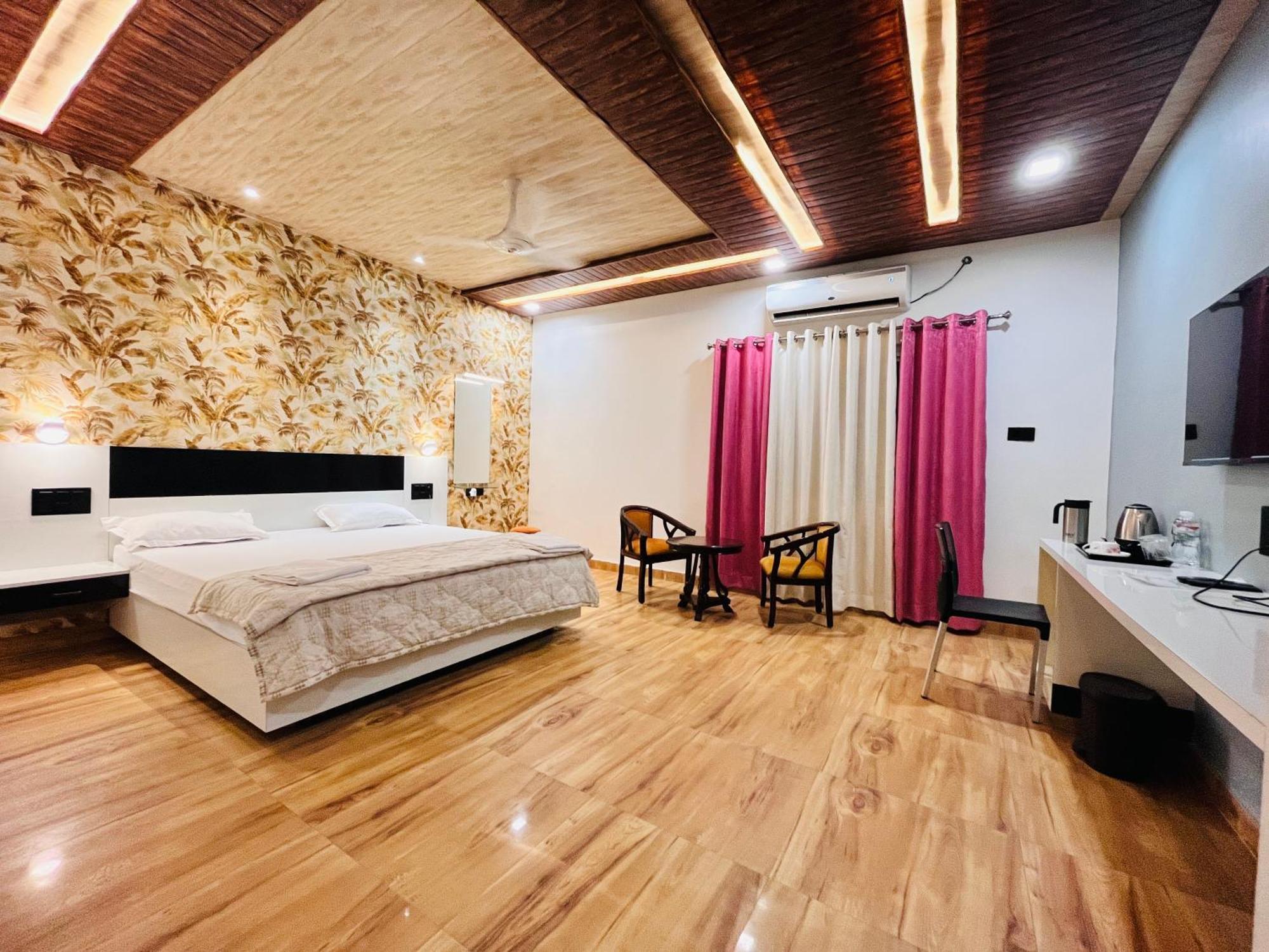 Hotel Buddha Park near Sarnath, Varanasi Bagian luar foto